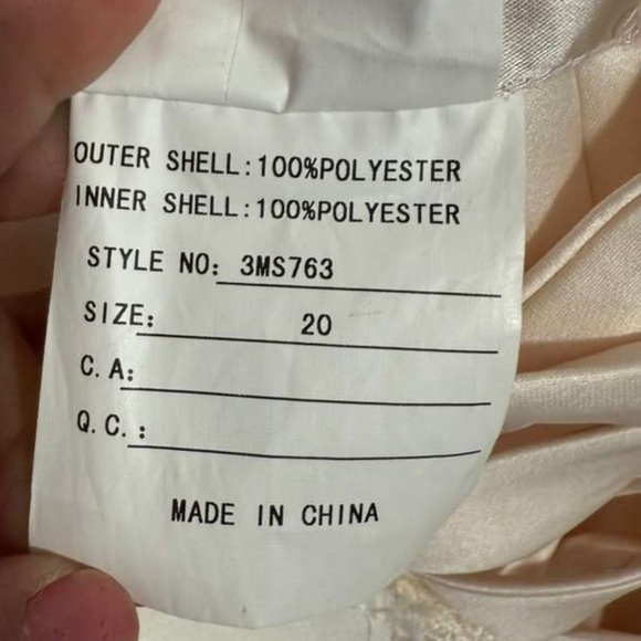 Maggie Sottero Ivory Bridal Gown - Picture 9 of 17